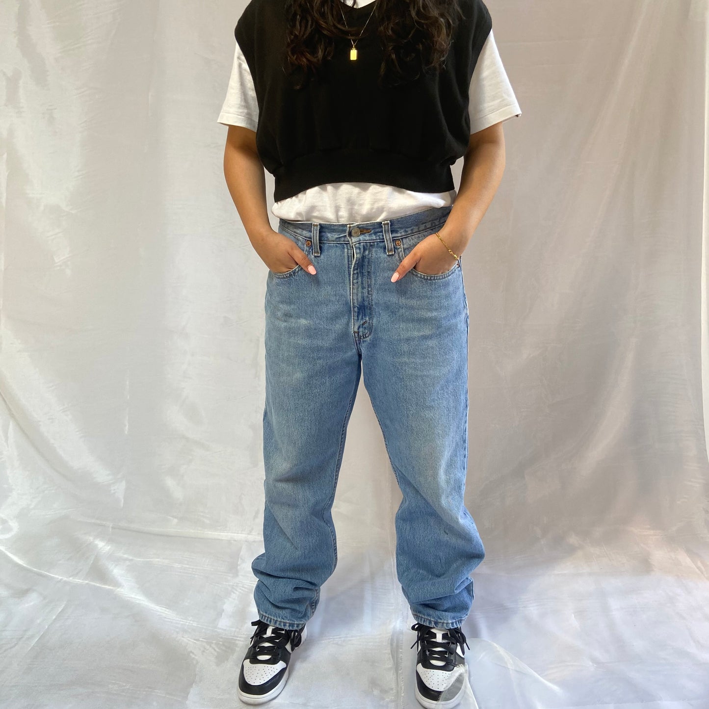 550 levis medium wash jeans