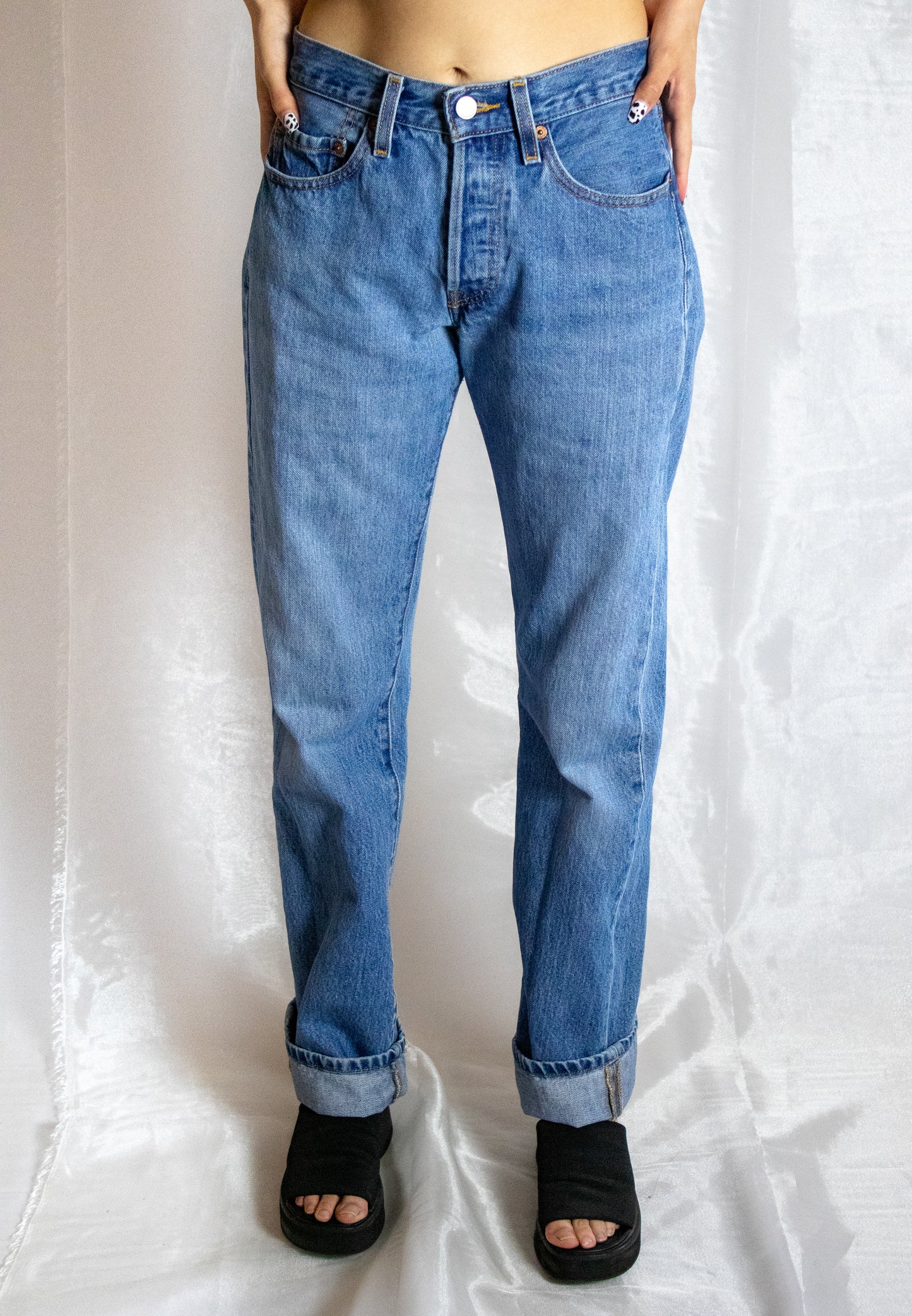 501 Levi's Medium Wash Jeans - 26x34