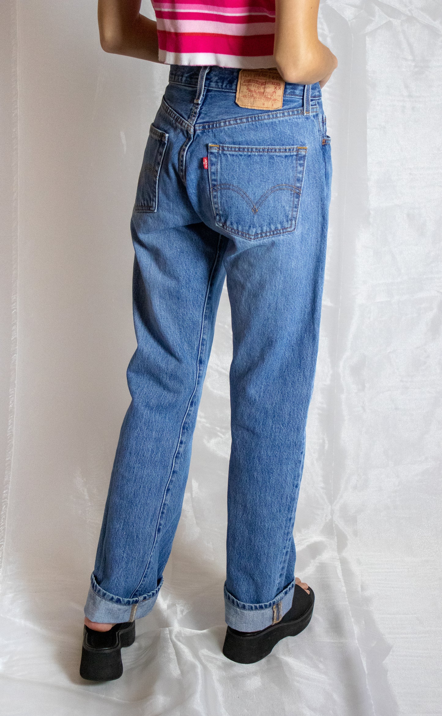 501 Levi's Medium Wash Jeans - 26x34