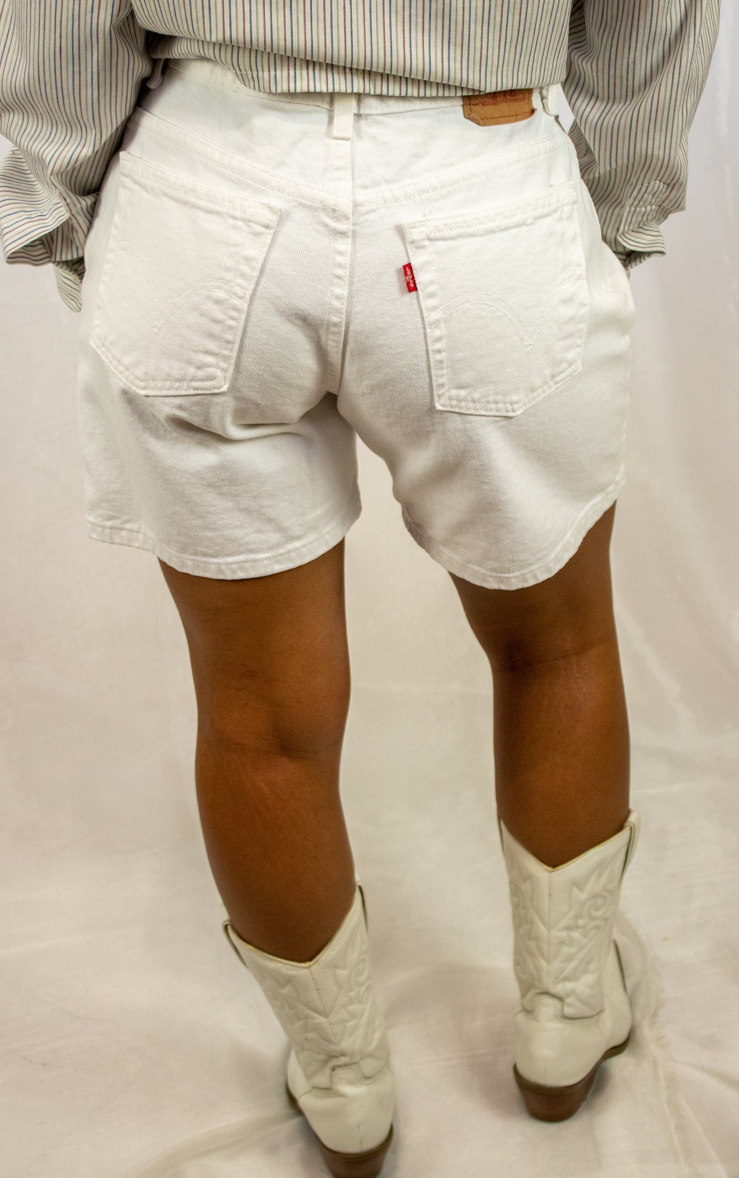 550 Levi's White Denim Shorts - 30"