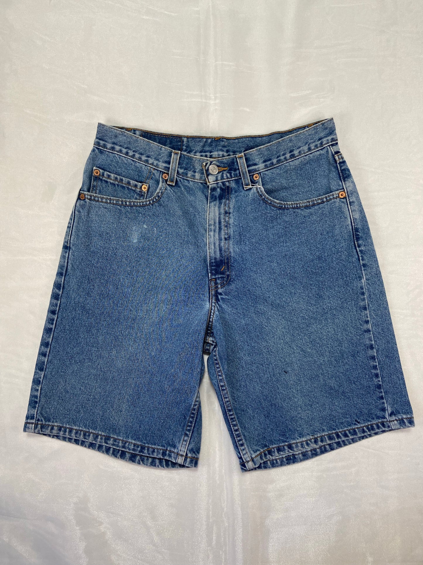 550 Levi’s Medium Wash Denim Shorts - 32”