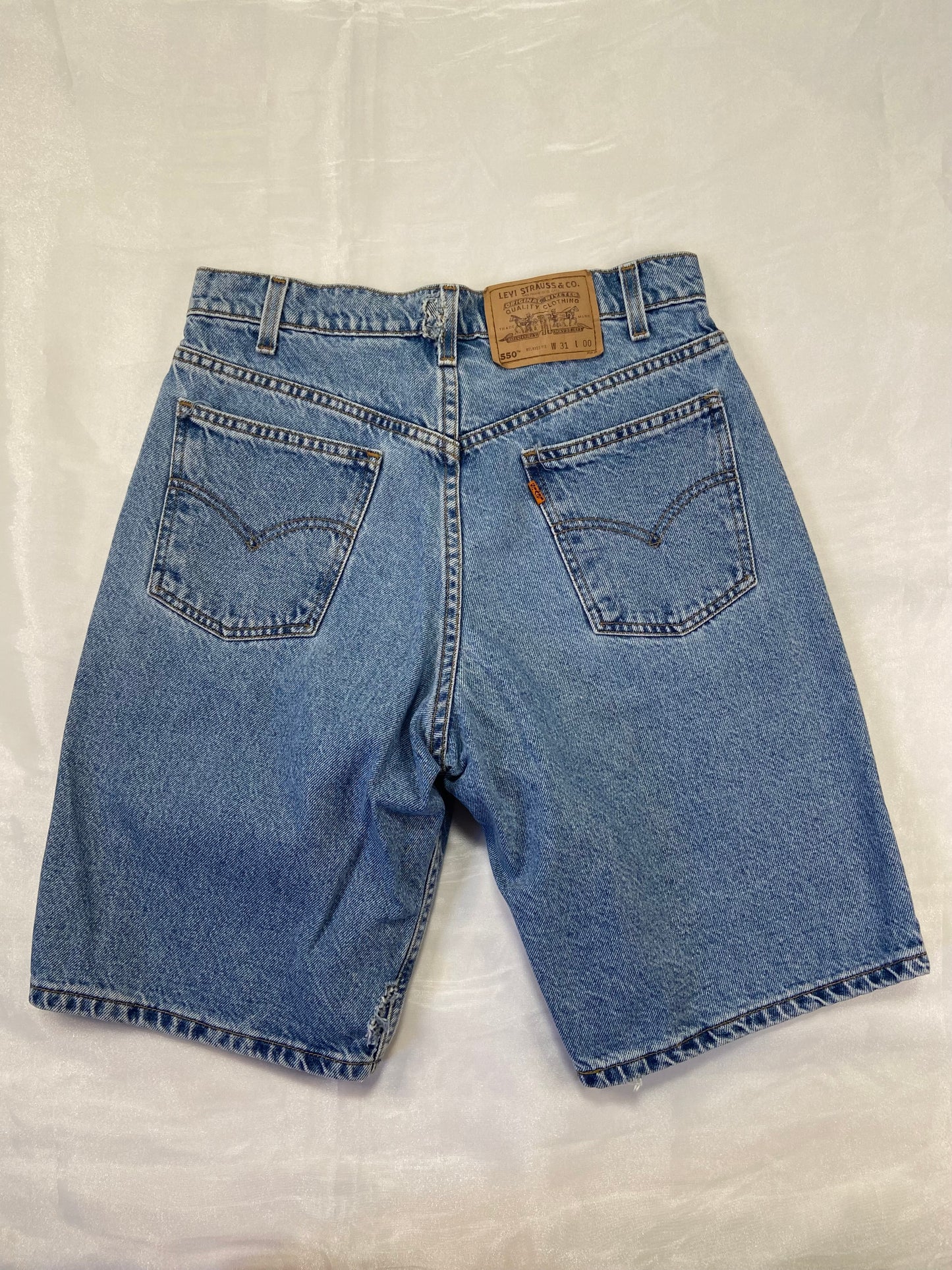 550 Levi’s Medium Wash Denim Shorts - 29”