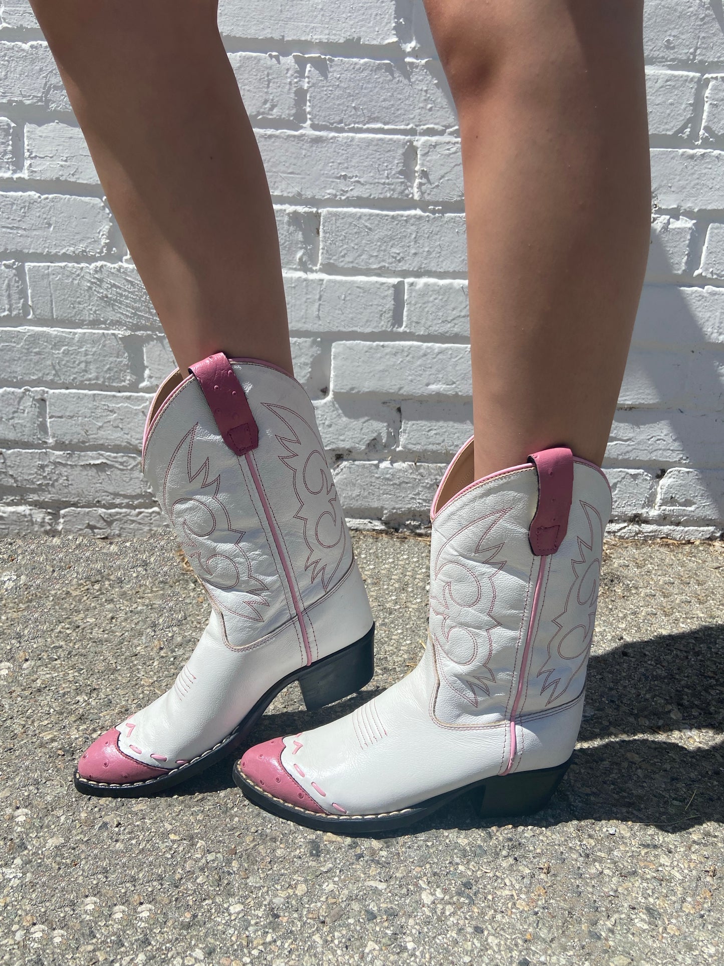 White and Pink Duotone Cowboy Boots - 4/5